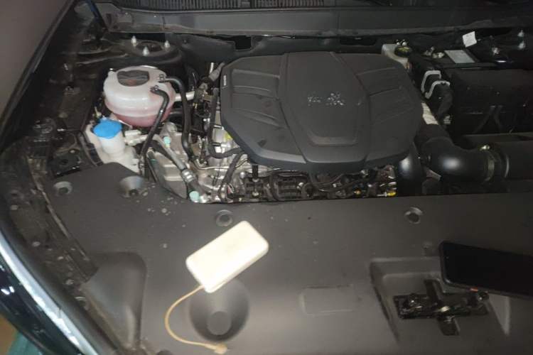 Used Hongqi HS5 2025 2.0T All-Wheel-Drive Flagship Pro Edition Engine Bay Right
