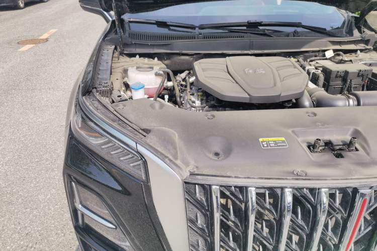 Used Hongqi HS5 2025 2.0T Two-Wheel Drive Flagship Pro Edition Engine Bay Right
