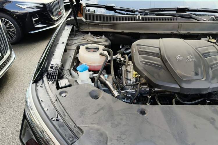 Used Hongqi HS5 2025 2.0T Two-Wheel Drive Flagship Pro Edition Engine Bay Right