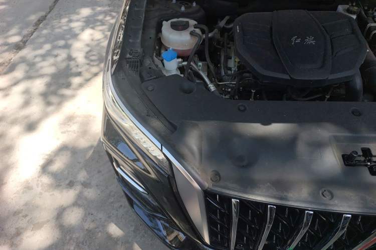 Used Hongqi HS5 2025 2.0T All-Wheel-Drive Flagship Pro Edition Engine Bay Right