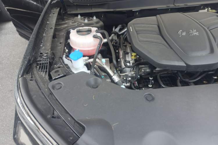 Used Hongqi HS5 2025 2.0T Two-Wheel-Drive Xuan Ying Edition Engine Bay Right