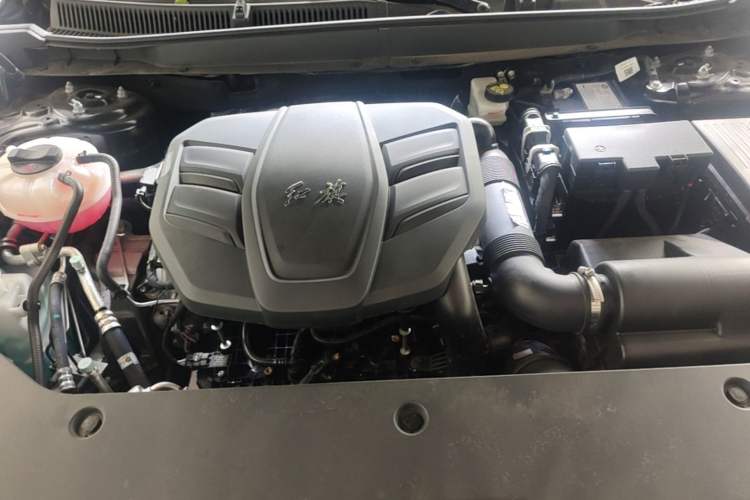 Used Hongqi HS5 2025 2.0T Two-Wheel-Drive Xuan Ying Edition Engine Bay
