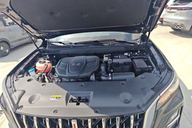 Used Hongqi HS5 2025 2.0T All-Wheel-Drive Flagship Pro Edition Engine Bay