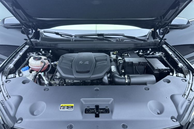 Used Hongqi HS5 2025 2.0T All-Wheel-Drive Xuan Ying Version Engine Bay