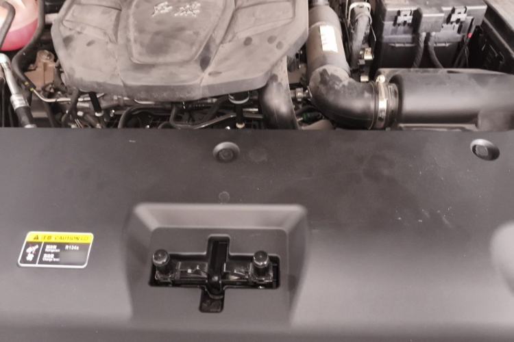 Used Hongqi HS5 2025 2.0T Two-Wheel-Drive Xuan Ying Edition Engine Bay