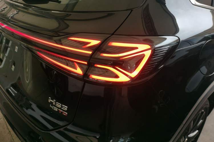 Used Hongqi HS5 2025 2.0T Two-Wheel-Drive Xuan Ying Edition Exterior 3