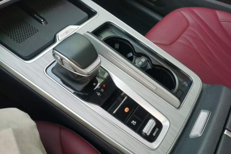 Used Hongqi HS5 2025 2.0T All-Wheel-Drive Flagship Pro Edition Gear Lever