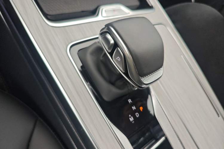 Used Hongqi HS5 2025 2.0T Two-Wheel Drive Flagship Pro Edition Gear Lever