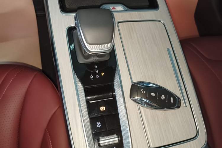 Used Hongqi HS5 2025 2.0T Two-Wheel Drive Flagship Pro Edition Gear Lever