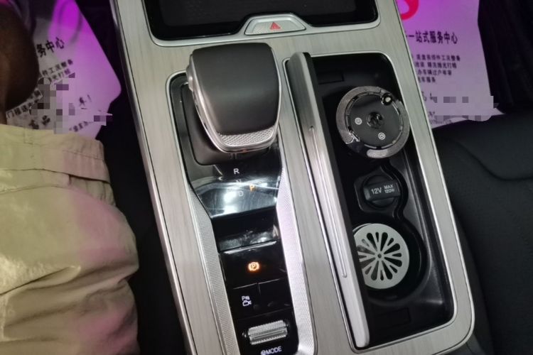 Used Hongqi HS5 2025 2.0T Two-Wheel Drive Flagship Pro Edition Gear Lever