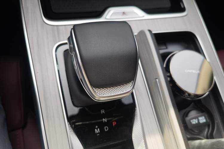 Used Hongqi HS5 2025 2.0T Two-Wheel Drive Flagship Pro Edition Gear Lever