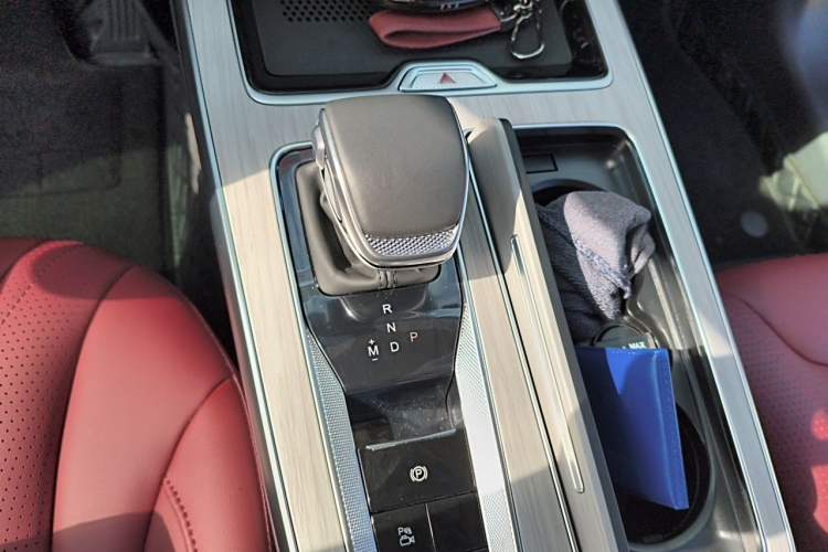 Used Hongqi HS5 2025 2.0T Two-Wheel Drive Flagship Pro Edition Gear Lever