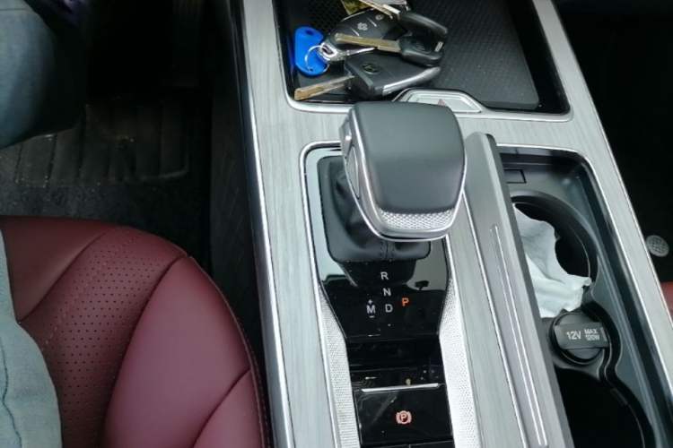 Used Hongqi HS5 2025 2.0T Two-Wheel Drive Flagship Pro Edition Gear Lever