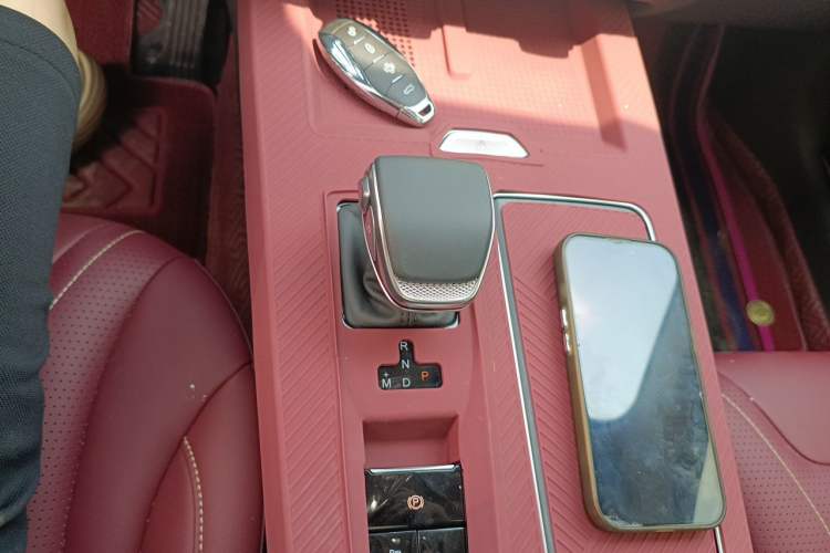 Used Hongqi HS5 2025 2.0T Two-Wheel Drive Flagship Pro Edition Gear Lever