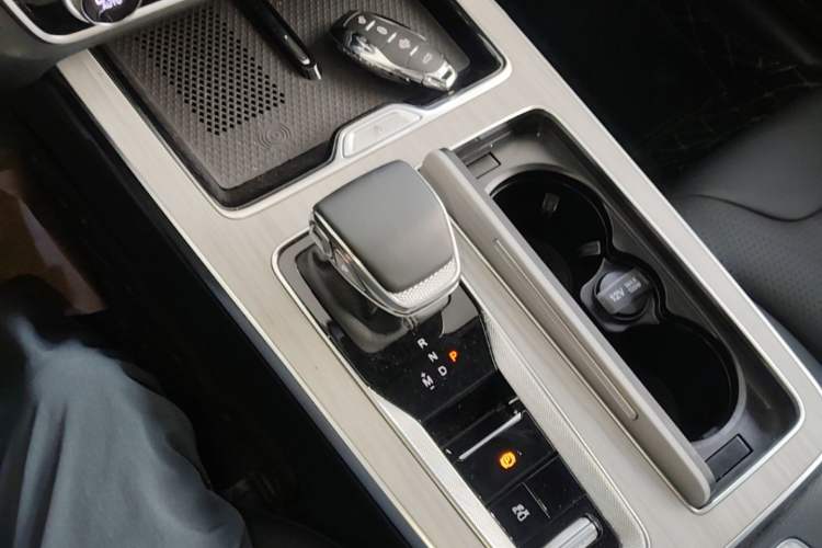 Used Hongqi HS5 2025 2.0T Two-Wheel Drive Flagship Pro Edition Gear Lever