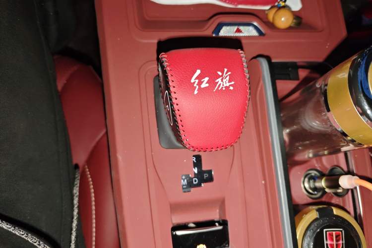 Used Hongqi HS5 2025 2.0T Two-Wheel Drive 600 000-Vehicle Commemorative Edition Gear Lever