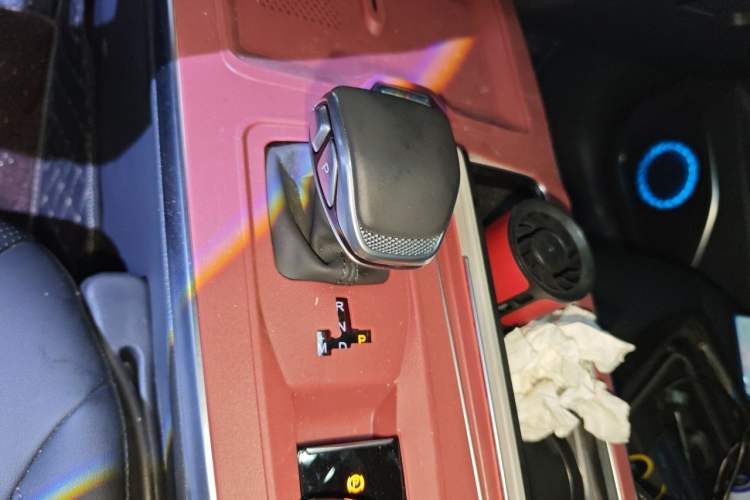 Used Hongqi HS5 2025 2.0T Two-Wheel Drive 600 000-Vehicle Commemorative Edition Gear Lever