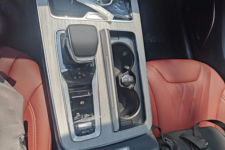 Used Hongqi HS5 2025 2.0T Two-Wheel Drive Flagship Pro Edition Gear Lever