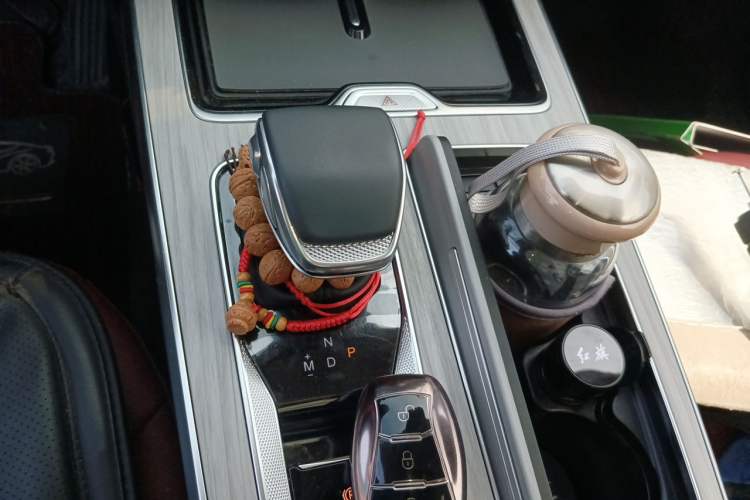 Used Hongqi HS5 2025 2.0T Two-Wheel Drive Flagship Pro Edition Gear Lever