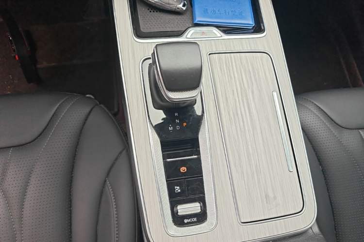 Used Hongqi HS5 2025 2.0T Two-Wheel Drive 600 000-Vehicle Commemorative Edition Gear Lever