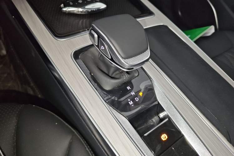 Used Hongqi HS5 2025 2.0T Two-Wheel Drive Flagship Pro Edition Gear Lever