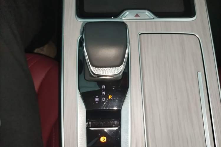 Used Hongqi HS5 2025 2.0T All-Wheel-Drive Xuan Ying Version Gear Lever