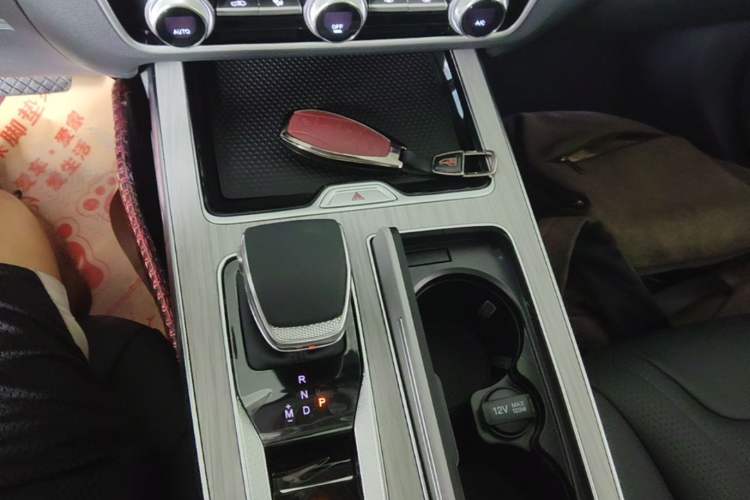 Used Hongqi HS5 2025 2.0T Two-Wheel Drive Flagship Pro Edition Gear Lever