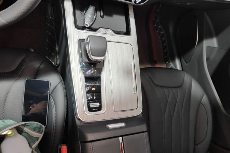Used Hongqi HS5 2025 2.0T Two-Wheel Drive 600 000-Vehicle Commemorative Edition Gear Lever
