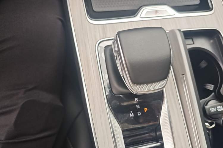 Used Hongqi HS5 2025 2.0T Two-Wheel Drive Flagship Pro Edition Gear Lever