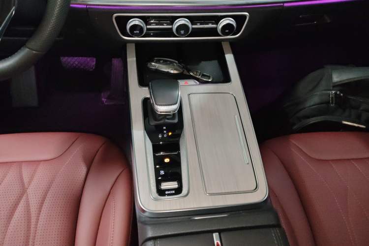 Used Hongqi HS5 2025 2.0T All-Wheel-Drive Flagship Pro Edition Gear Lever