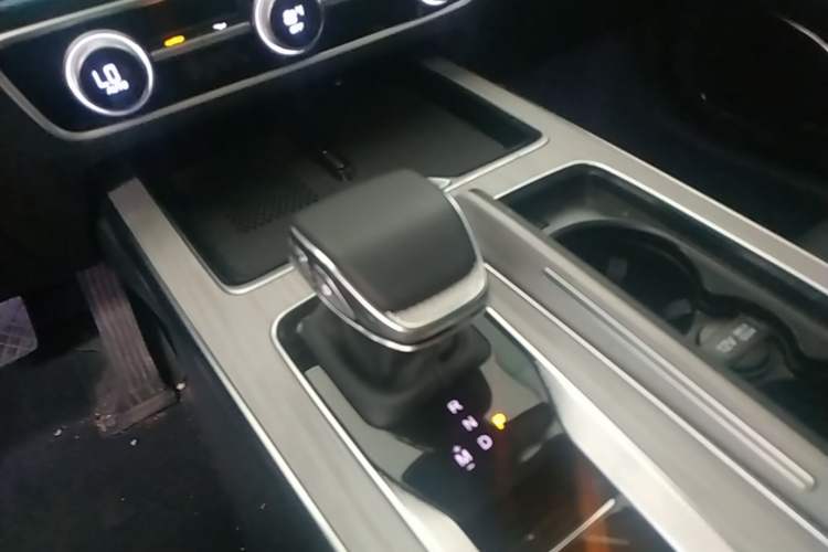 Used Hongqi HS5 2025 2.0T Two-Wheel Drive Flagship Pro Edition Gear Lever