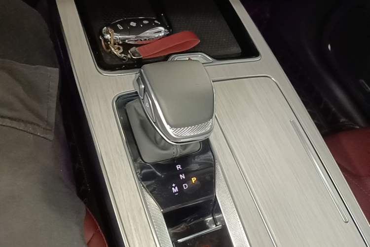 Used Hongqi HS5 2025 2.0T Two-Wheel Drive Flagship Pro Edition Gear Lever