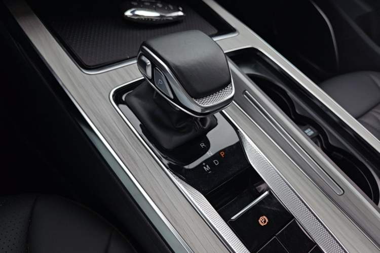 Used Hongqi HS5 2025 2.0T Two-Wheel Drive Flagship Pro Edition Gear Lever
