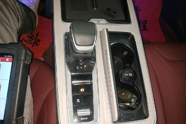 Used Hongqi HS5 2025 2.0T Two-Wheel Drive Flagship Pro Edition Gear Lever