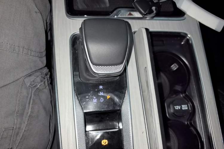 Used Hongqi HS5 2025 2.0T Two-Wheel Drive 600 000-Vehicle Commemorative Edition Gear Lever