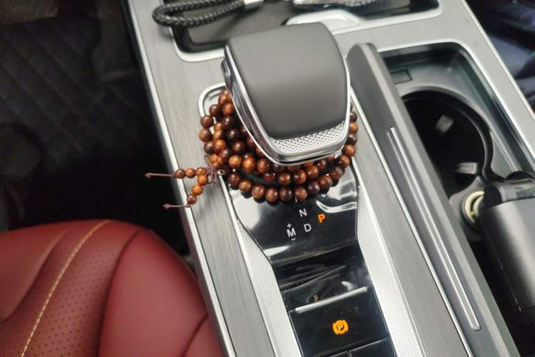 Used Hongqi HS5 2025 2.0T Two-Wheel Drive Flagship Pro Edition Gear Lever