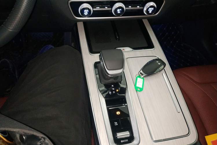 Used Hongqi HS5 2025 2.0T Two-Wheel Drive Flagship Pro Edition Gear Lever