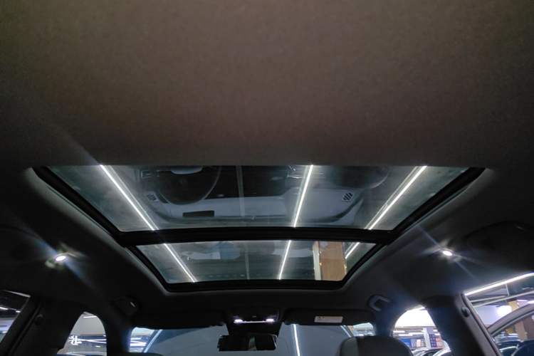 Used Hongqi HS5 2025 2.0T All-Wheel-Drive Xuan Ying Version Headliner