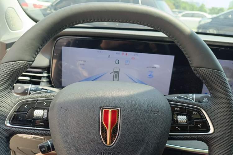 Used Hongqi HS5 2025 2.0T Two-Wheel Drive Flagship Pro Edition Instrument Cluster