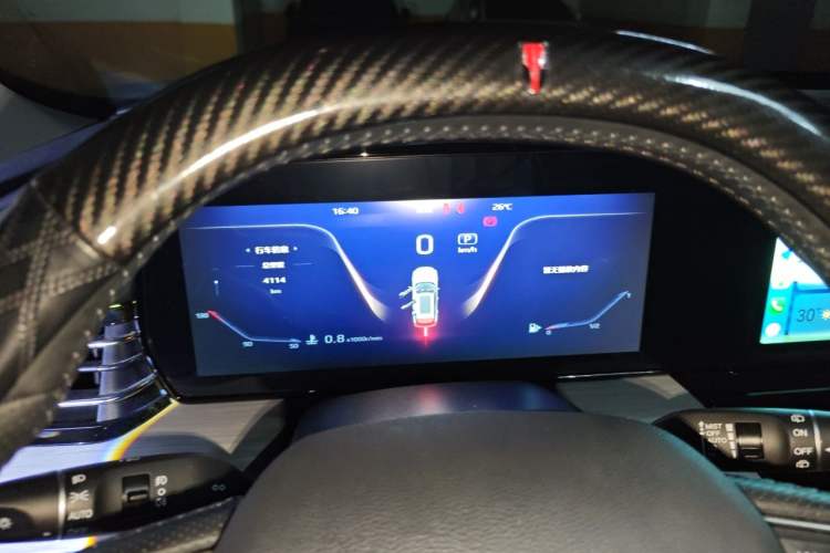 Used Hongqi HS5 2025 2.0T Two-Wheel Drive 600 000-Vehicle Commemorative Edition Instrument Cluster