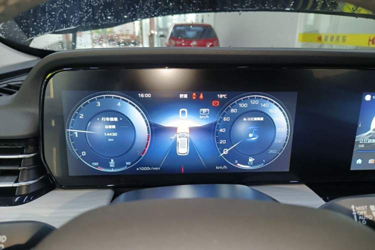 Used Hongqi HS5 2025 2.0T Two-Wheel Drive Flagship Pro Edition Instrument Cluster