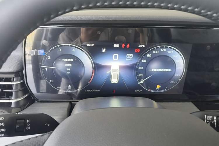 Used Hongqi HS5 2025 2.0T Two-Wheel Drive Flagship Pro Edition Instrument Cluster