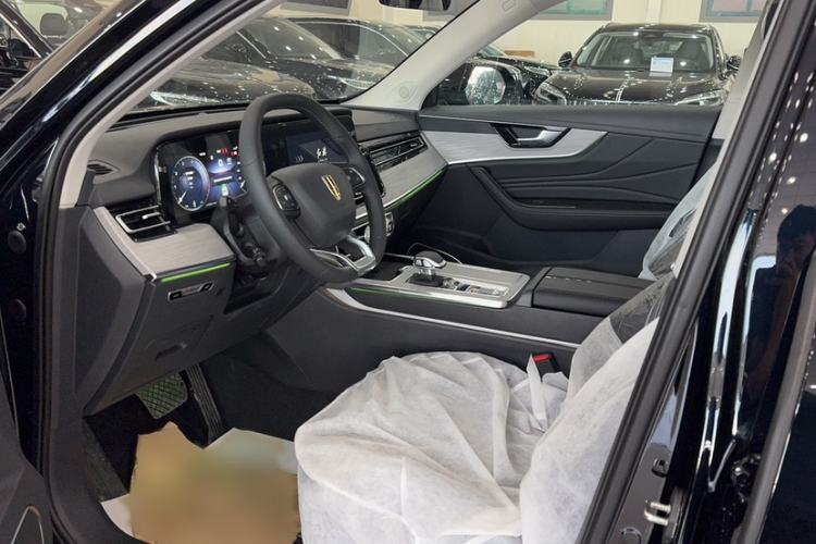 Used Hongqi HS5 2025 2.0T Two-Wheel Drive Flagship Pro Edition Interior 1