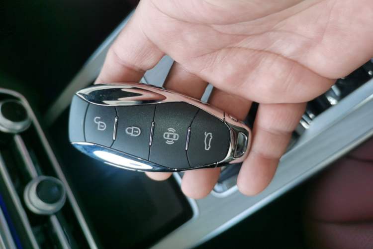 Used Hongqi HS5 2025 2.0T Two-Wheel-Drive Xuan Ying Edition Interior 1