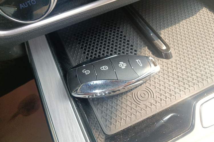 Used Hongqi HS5 2025 2.0T All-Wheel-Drive Flagship Pro Edition Interior 1