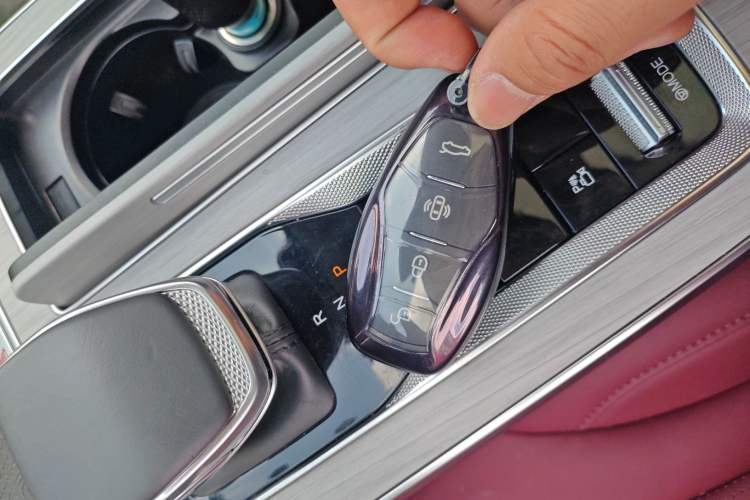 Used Hongqi HS5 2025 2.0T All-Wheel-Drive Flagship Pro Edition Interior 1