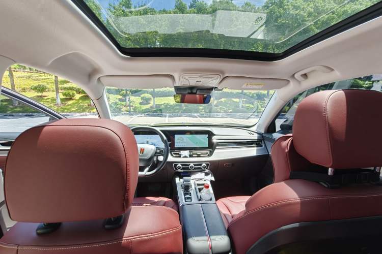 Used Hongqi HS5 2025 2.0T Two-Wheel Drive Flagship Pro Edition Interior 2