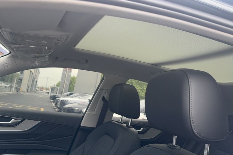 Used Hongqi HS5 2025 2.0T All-Wheel-Drive Flagship Pro Edition Interior 2
