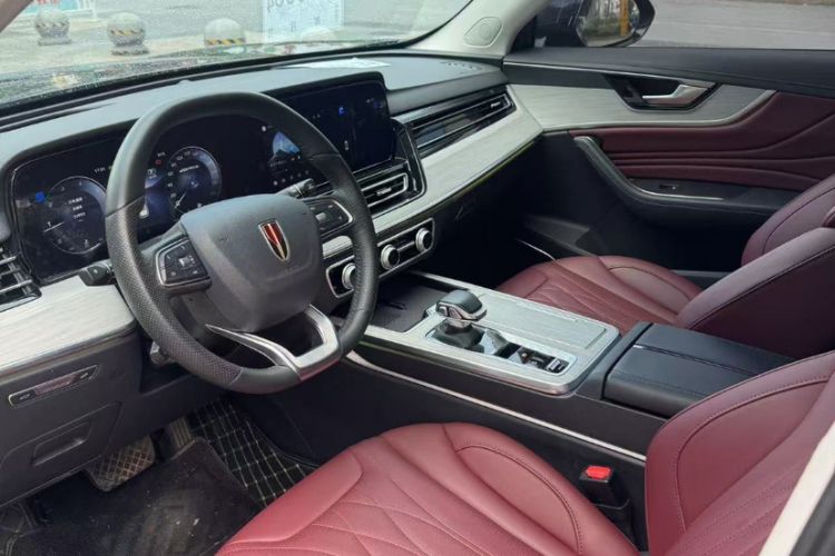 Used Hongqi HS5 2025 2.0T Two-Wheel Drive Flagship Pro Edition Interior 2