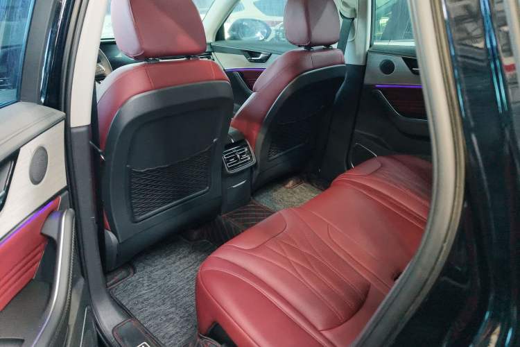 Used Hongqi HS5 2025 2.0T Two-Wheel Drive Flagship Pro Edition Interior 2